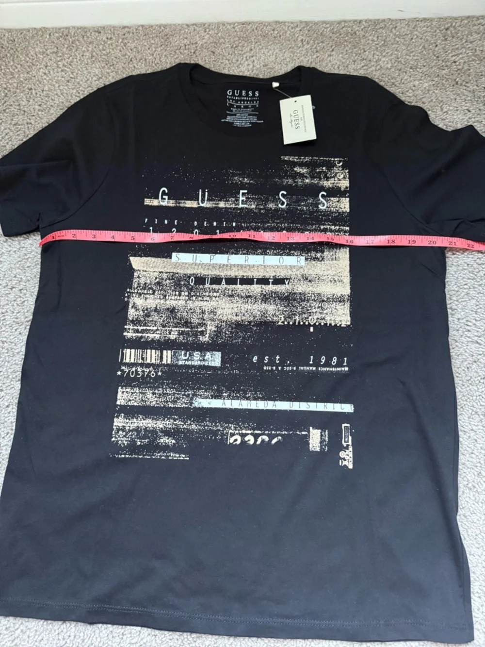 NWT Guess t shirt black large - Picture 2 of 5